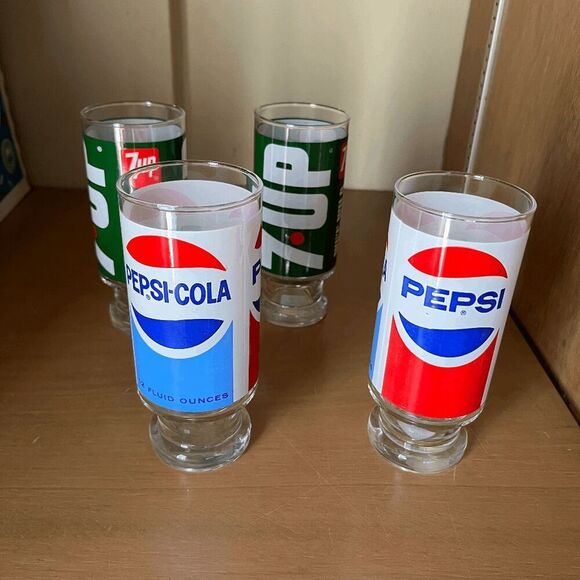 Set of 4 Vintage 1970s Pepsi & 7UP Logo Glasses – Retro Soda Advertising - Picture 6 of 8